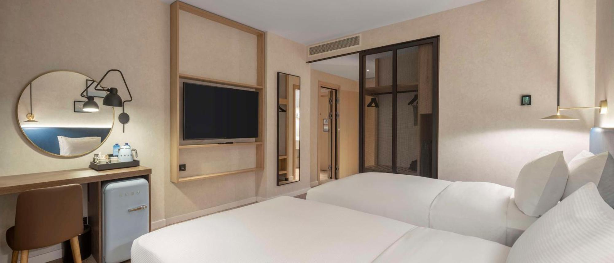Hilton Garden Inn Tbilisi Riverview מראה חיצוני תמונה