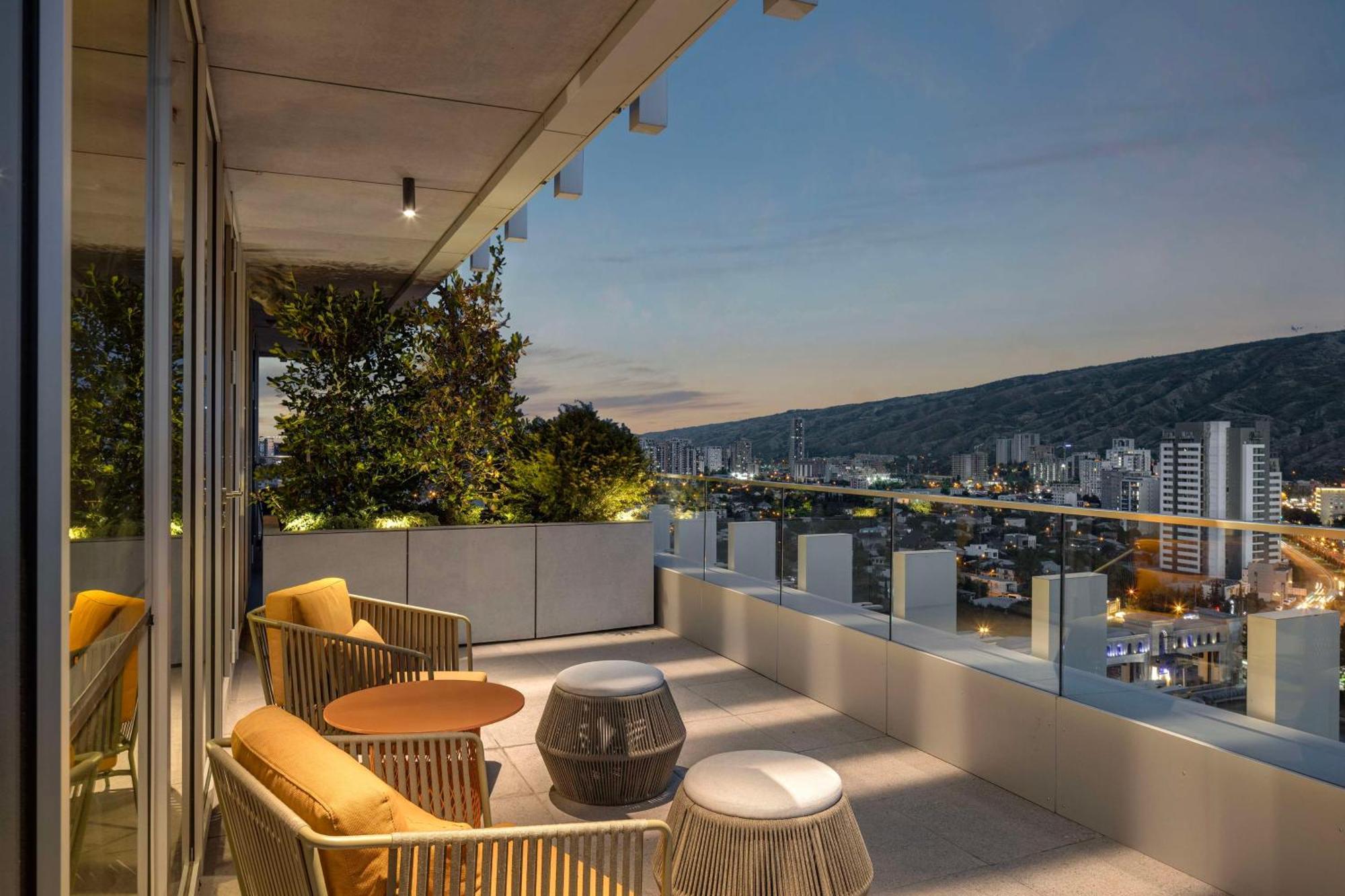 Hilton Garden Inn Tbilisi Riverview מראה חיצוני תמונה