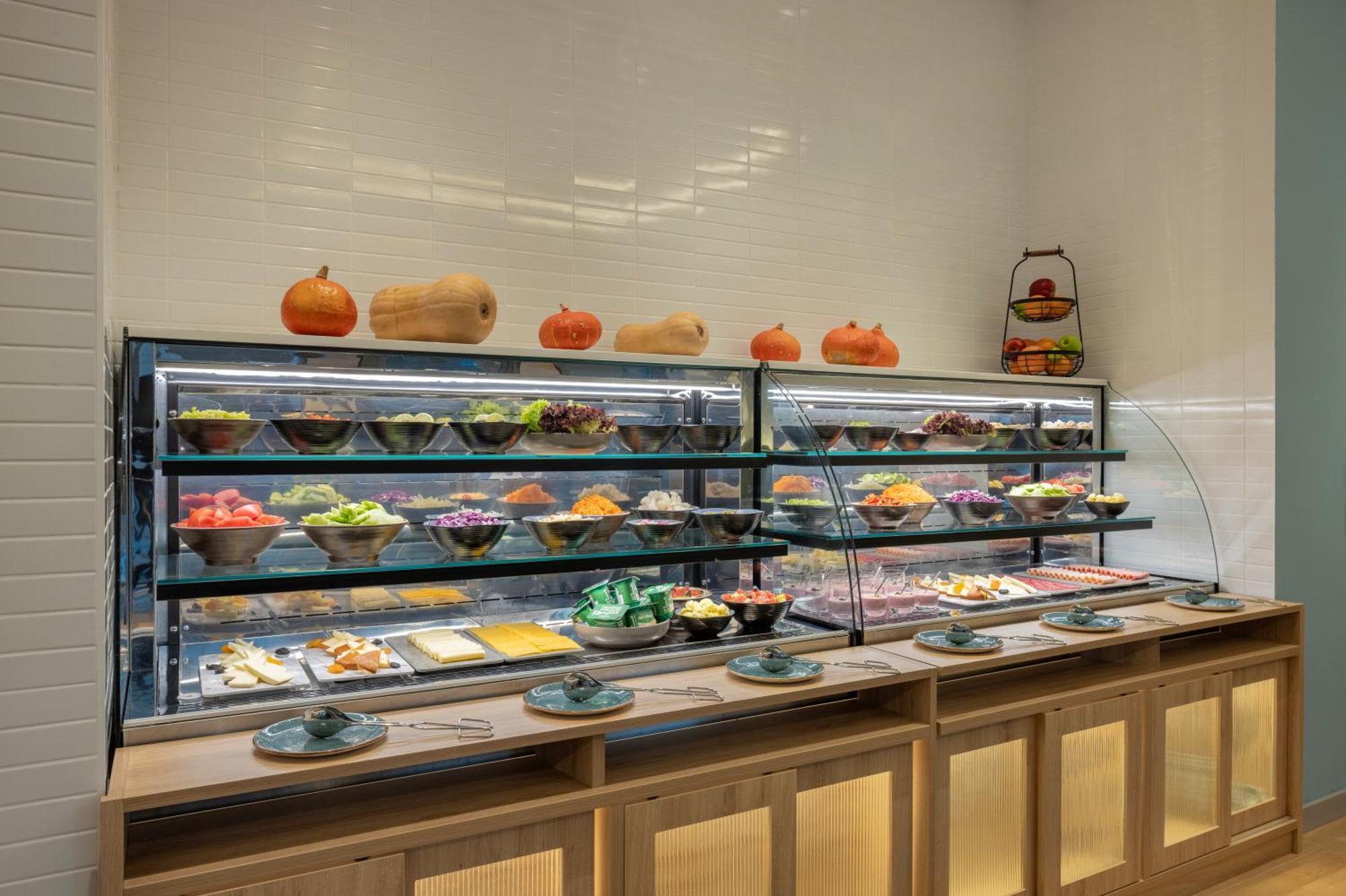 Hilton Garden Inn Tbilisi Riverview מראה חיצוני תמונה
