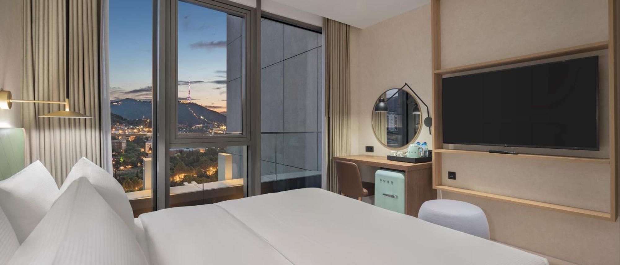 Hilton Garden Inn Tbilisi Riverview מראה חיצוני תמונה