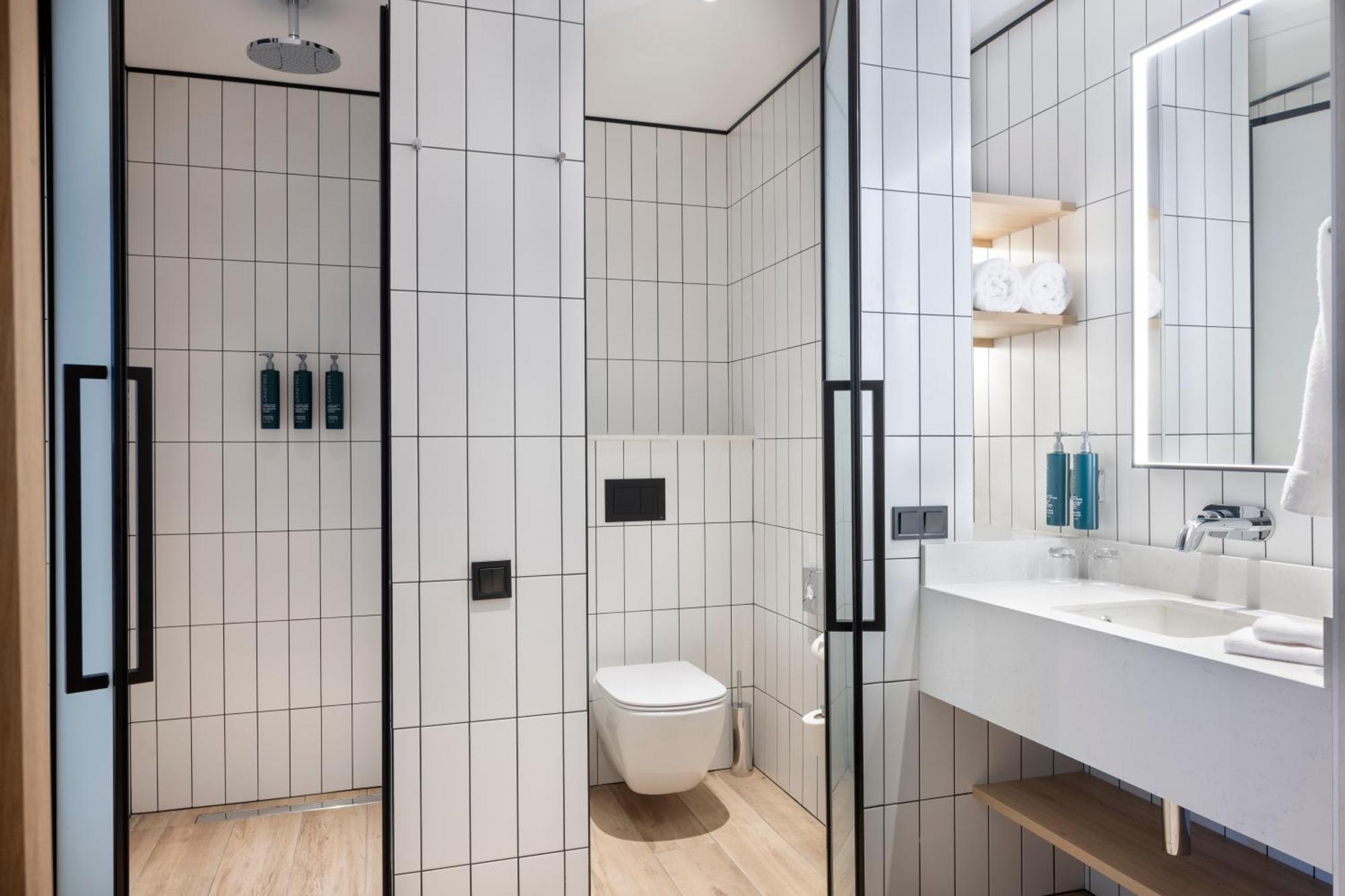 Hilton Garden Inn Tbilisi Riverview מראה חיצוני תמונה
