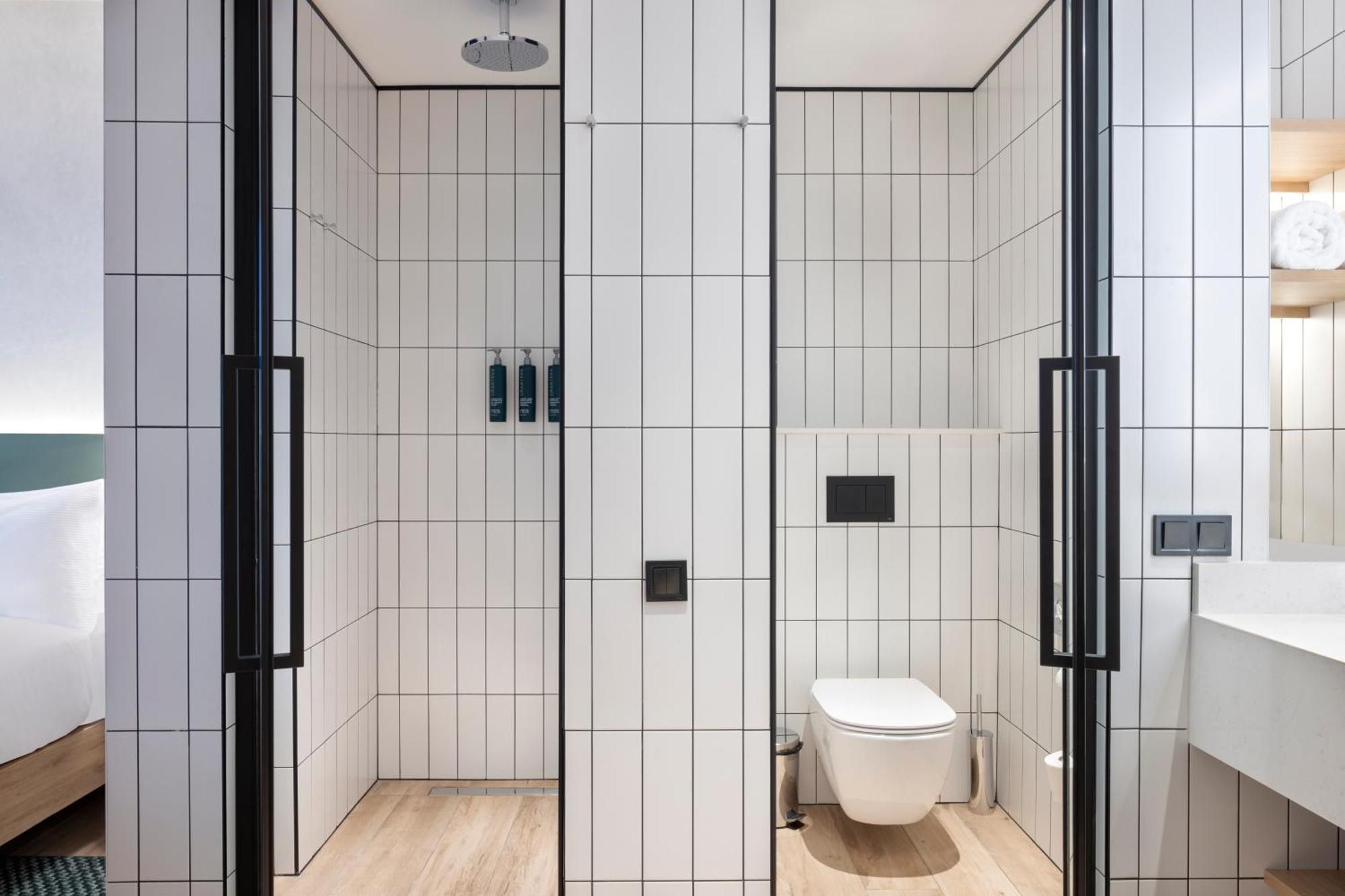 Hilton Garden Inn Tbilisi Riverview מראה חיצוני תמונה